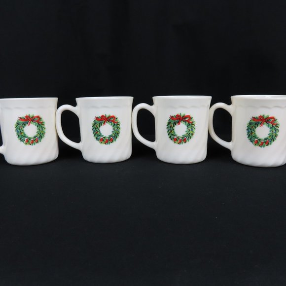 Vintage Set of 4 Salem Porcelle France Milk Glass Christmas Mugs - Picture 1 of 10